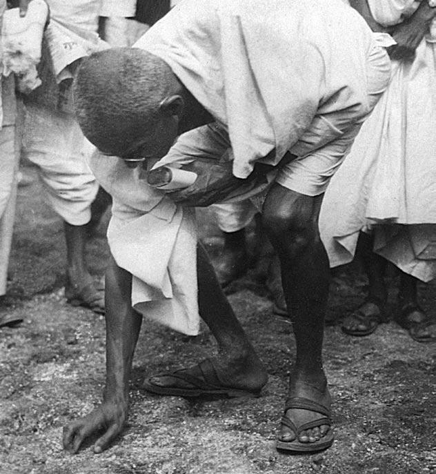 of a single paragraph penned by Gandhi at a critical point in his life.