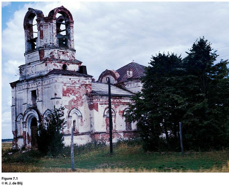 Field Note: Dying and Resurrection Figure 7.1 Vyshniyvolochek, Russia. A Russian Orthodox church lies in ruins in this small village in 1964.