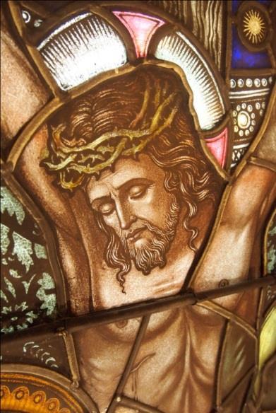 Window 9: The Crucifixion of Christ HE GAVE HIMSELF A RANSOM FOR ALL (1 TIMOTHY 2:6) Here we see the crucifixion of Jesus.