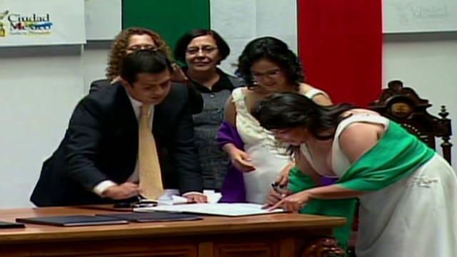 Mexican legislator proposes 2-year marriage dissolution option Two-year marriages proposed in Mexico (CNN) -- "Until death do us part" is what generations of couples have vowed at the altar.