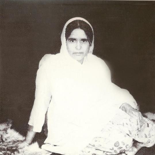 She assisted her husband in social service, particularly during a deadly influenza epidemic. She was of a pious disposition and wrote poetry in Punjabi.