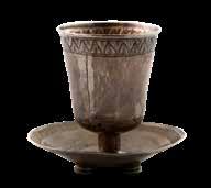 פתיחה $400 הערכה $600 $800 73 Eliyahu s Cup. Vienna, Late 19th Early 20th Century Large silver goblet for Eliyahu s cup, hallmarked. מצב: טוב מאוד. Description: height 26 cm, max. diameter 14.5 cm.