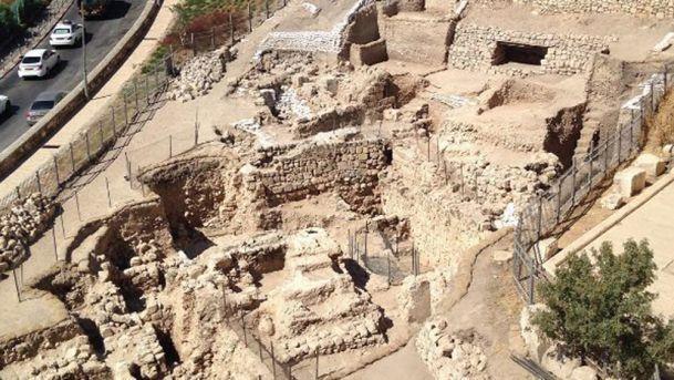 Archaeologists Uncover Life of Luxury in 2,000-year-old Priestly Quarters of Jerusalem Luxuries, like a bathtub, signal that the 2000-year old house being dug up in Mt.