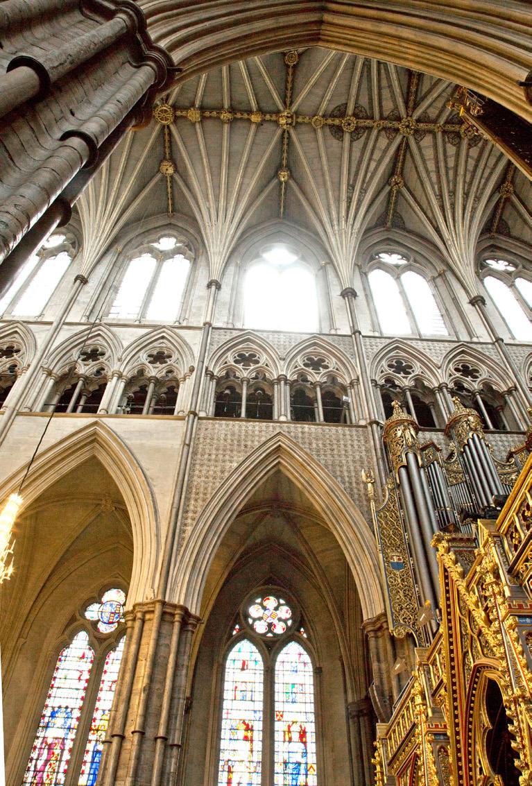 3 Stop just before the golden Quire Screen; please stand to one side. MASTER MASONS Henry of Reyns, John of Gloucester and Robert of Beverley 1240s We masons rebuilt Westminster Abbey.