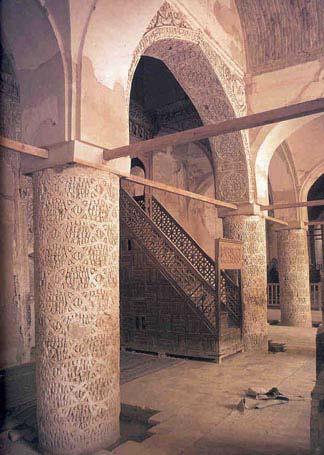 Figure 6. Elephant piers and Samarra style decoration in Nayin mosque (10th century) 15 1 Mary Norton (1977), The Bright Thread, Aramco, Volume 28, Number 5 September/October.