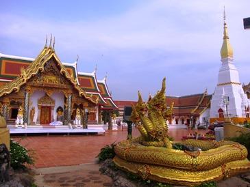 Then pay respect to the Buddha Footprint at Phra That Choeng Chum,