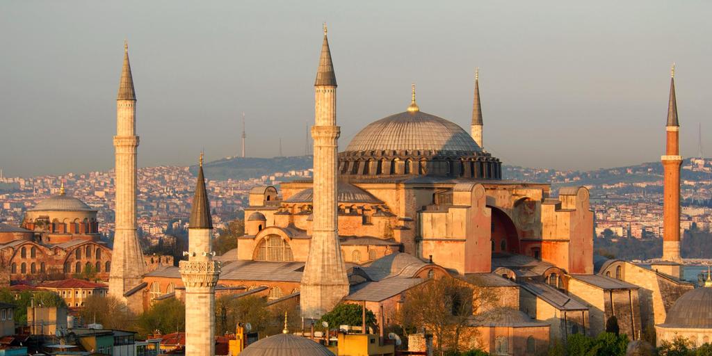 EARLY CHRISTIAN/BYZANTINE ARCHITECTURE Hagia Sophia Centrally