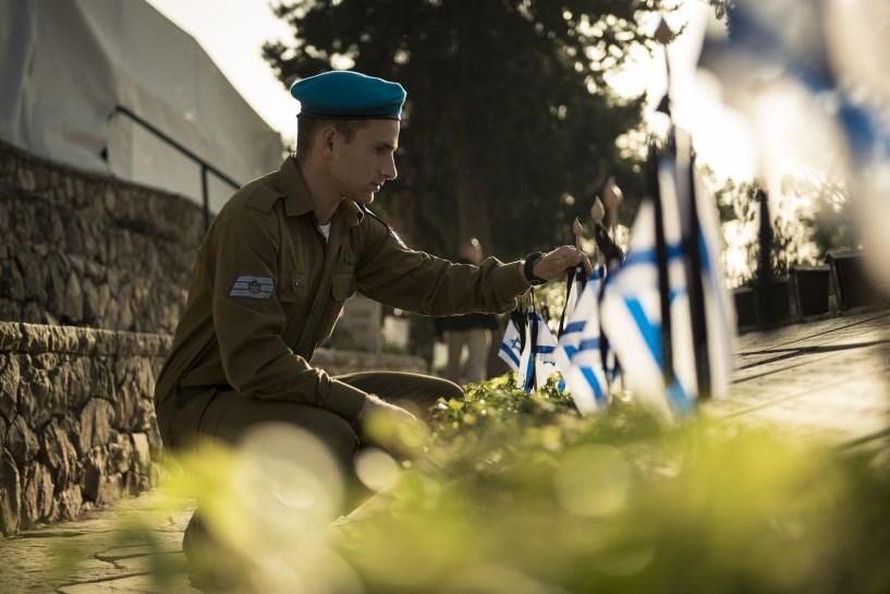 brave IDF soldiers as one with the people of Israel.