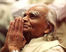 The six steps of B. K. S. Iyengar s method for introducing a new asana: 1. Introduce the asana by giving its name in Sanskrit and then in English or your language 2.