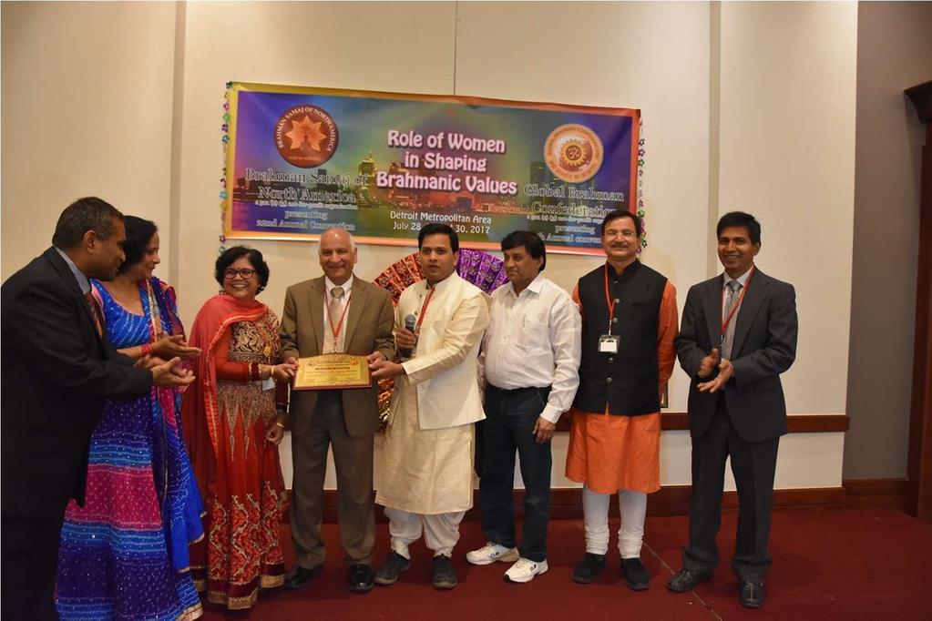 Picture (Below): Award Ceremony Dr. Ajay and Mrs. Madhu Pandey, their children Priyanka, Rahul and Saurabh and extended families, along with the Convention Co-Director Mrs.