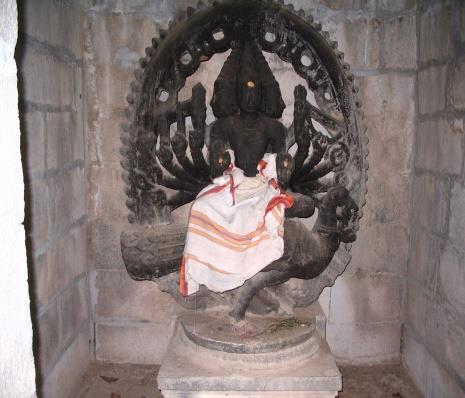 The uniqueness of this temple is that the Lingam (idol) has snake carved on it which is a very