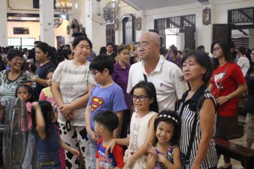 The families present were requested to to go in front of the altar to receive the special blessing. We encourage all the families in San Juan to attend and hear mass every Sunday.