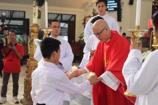 , Lope K. Santos St., Atty. Mendoza St., Pinaglabanan St. and ended at the parish church at 5:45 AM. Mass for the sick followed at 6:00 AM. Msgr. Nestor joined Fr.