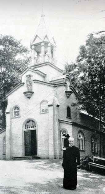 Put yourself in God s hands; he abandons no one. St. André Brother André in front of Saint Joseph Chapel, 1921. came face to face with the cross of Christ each and every day.