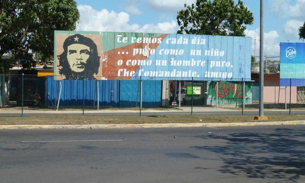Every day we see you true like a baby or an honorable man, Comrade Che, friend. In Cuba there is no paid advertisements at all.