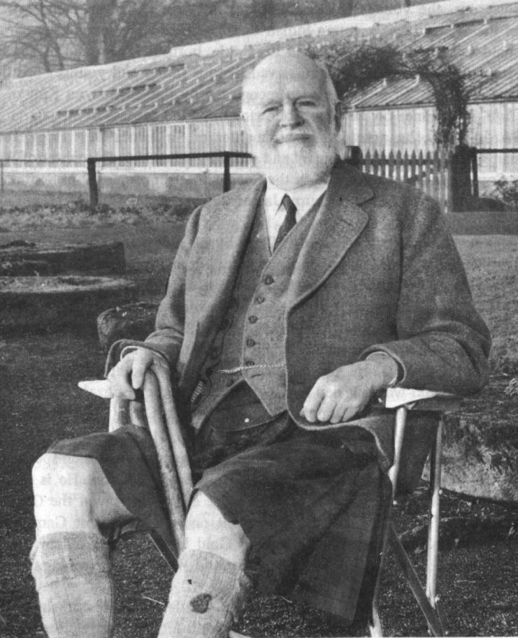 Archibald Corrie Macnab (1886-1971) 22 nd Chief of Clan MacNab Scanned from the Green Book In 1949, Archibald Corrie Macnab bought back Kinnell House and 7,000 acres of land from the Bredalbane