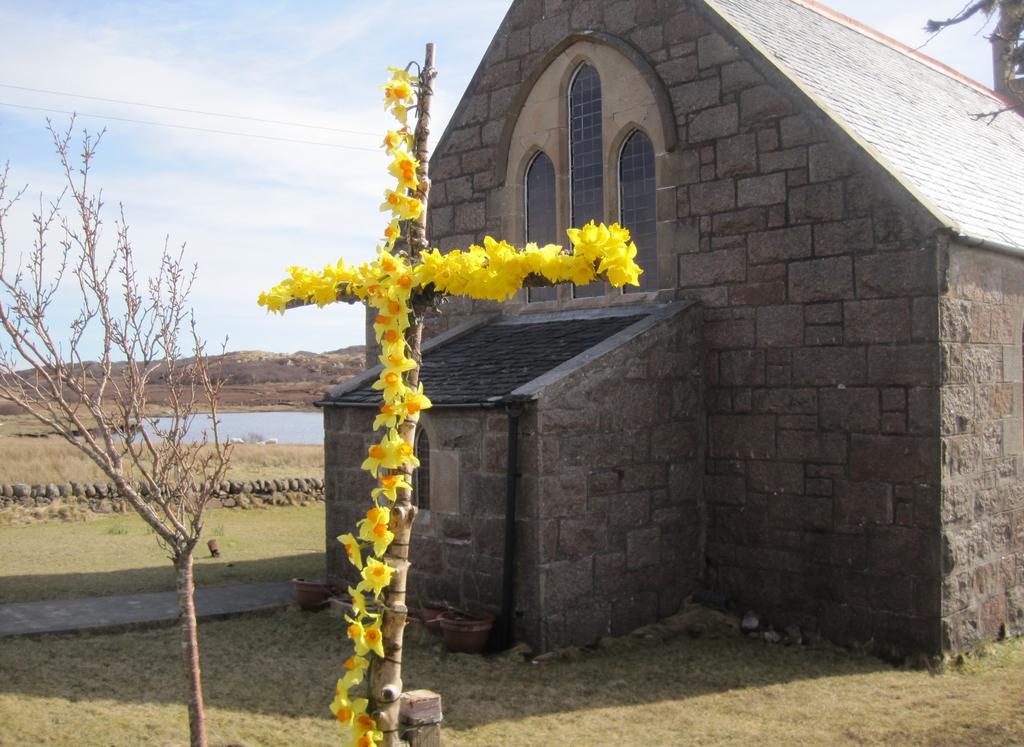 The pattern of worship is two services each Sunday, one in Iona Parish Church, and one in either the church building in Bunessan or in Creich (one mile east of Fionnphort).