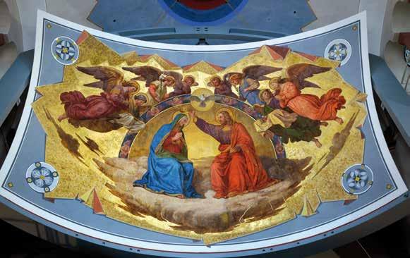Above all, the Coronation of the Virgin Mary hangs resplendent: a fresco that was originally installed in the apse calotte of the cathedral and which renders homage to the first and most consummate