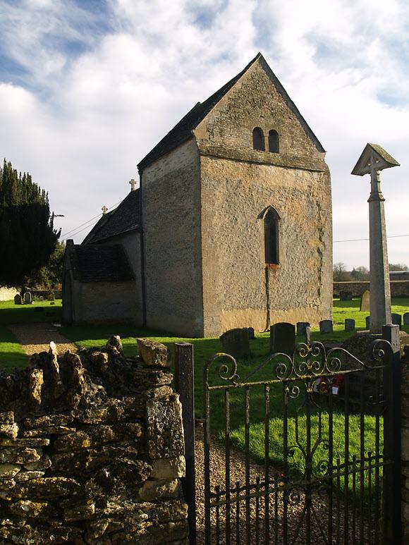 St Peter s, Broughton Poggs, is situated in a farmyard although many of the former barns on the north side have been converted into modern dwellings.