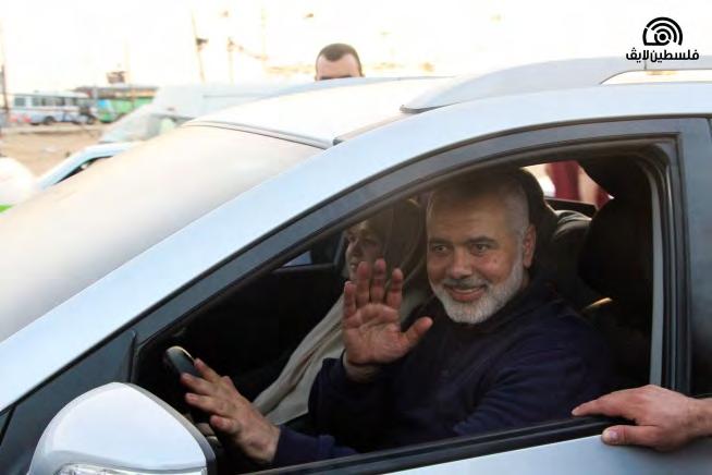 Isma'il Haniyeh arrives for a visit at the "return camp" in eastern Gaza City (Facebook page of "Palestine Live" and the Palinfo Twitter account, May 25, 218).