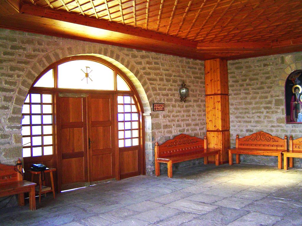 The Use and Arrangement of Space at Meteora (1960 to present) 105 Figure 43: The Varlaam monastery: internal view A (source: author s photo).