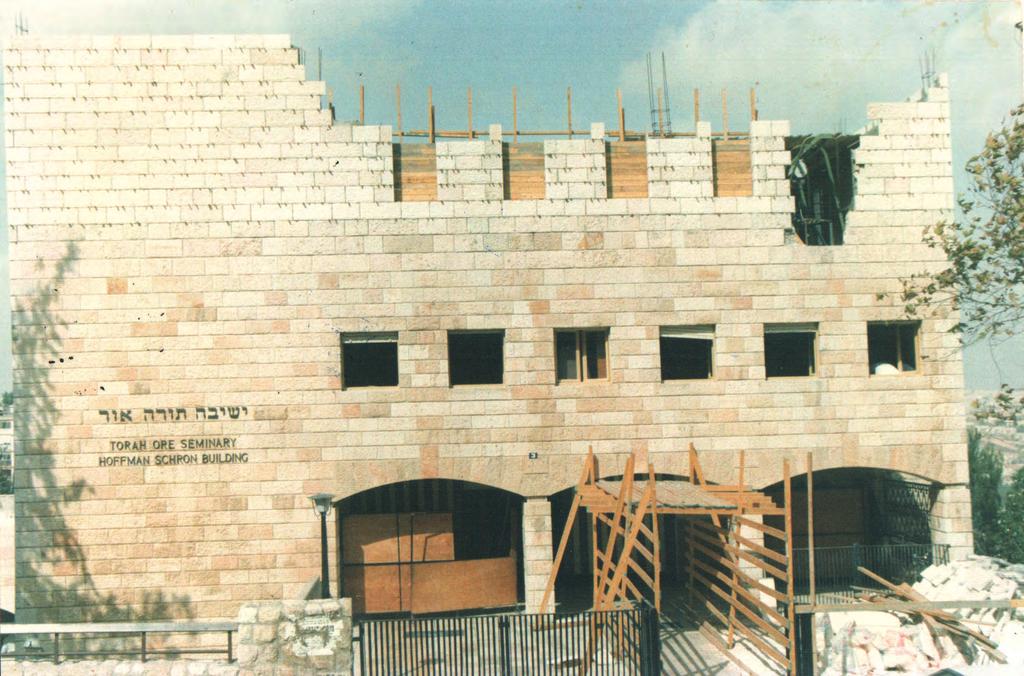 HISTORY I n Iyar of 1965, Rav Chaim Pinchas Scheinberg, zt l, decided to move his Yeshiva from Bensonhurst, NY to Yerushalayim Ir Hakodesh.