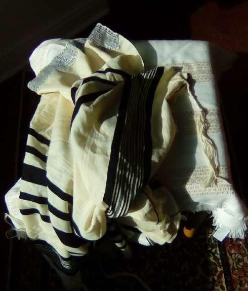 Tallit (tah-leet) Kiddush cup (ki-doosh) Worn to show respect when handling the Torah. For the wine which is blessed each Friday night.
