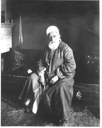 Abdu l-bahá New York, 1912. Stressed vital importance of race unity for America & the world. Here we see a photo of Abdu l-bahá, taken in New York in 1912.
