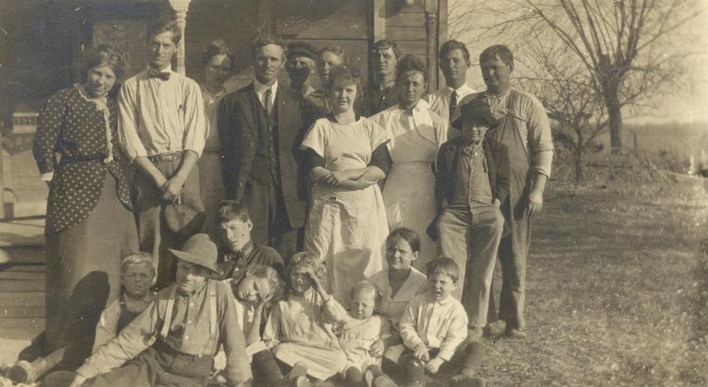 About 1910. From left standing in center: Jesse and Earl Redding, Tom Crow, Madge (later wife of Lloyd), Elsie and Vol King with Leo (son of Earl) between them.