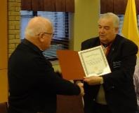 FRATERNAL RECOGNITION District Deputy Milt Cowan presents a special recognition from Most Reverend Bishop Fred Colli, Ontario State Chaplain to Council Chaplain, Monsignor Edward House who celebrated