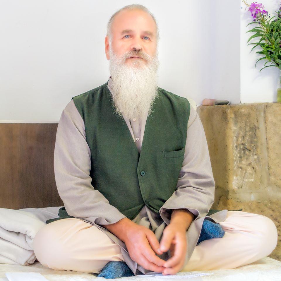 Master Sirio had a spontaneous spiritual awakening at the age of nineteen in 1972. Under the impact of this experience, he began an intensive practice of Yoga and meditation.