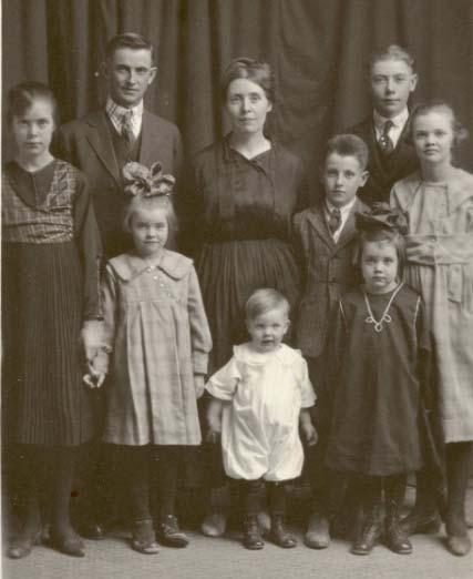Fred and Eulalie Taggart Family 1919 The large Melchizedek Priesthood Room in the front of the upstairs he subdivided into small The Taggart Home in 1937 bedrooms.