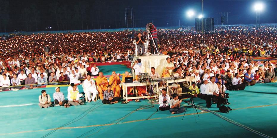 Over 40,000 devotees attended the Diksha Bicentenary Celebration Purushottam philosophy throughout the world. Finally, Pramukh Swami Maharaj blessed the celebration assembly.
