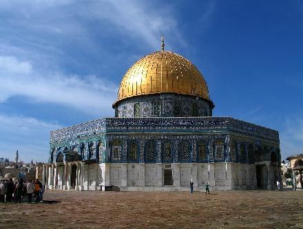 Many Muslims now make pilgrimage to the Al-Aqsa Mosque and the Dome of the