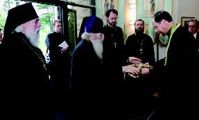 In the days leading up to the farewell services, Metropolitan Vladimir and a delegation from Russia visited several parishes in Cleveland and Chicago,