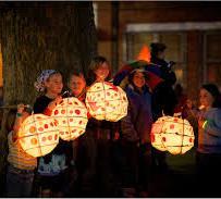 Throughout the retreat we ll be working with a lantern maker to capture the children s imagination and create some inspiring and unique light offerings that we will parade through our grounds and to