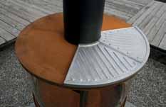 Set up unprotected outdoors, the Corten steel, delivered blank, develops surface rust within a few months and forms a strong protective layer underneath, which protects the steel against fast