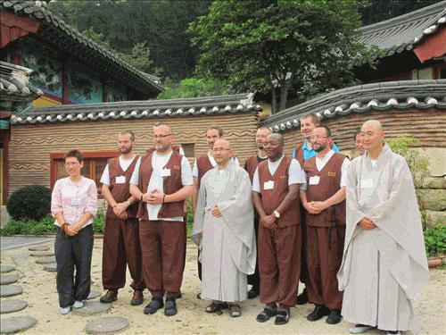 2. A renewal and development of contemplation and monastic life through intermonastic dialogue with Buddhism.