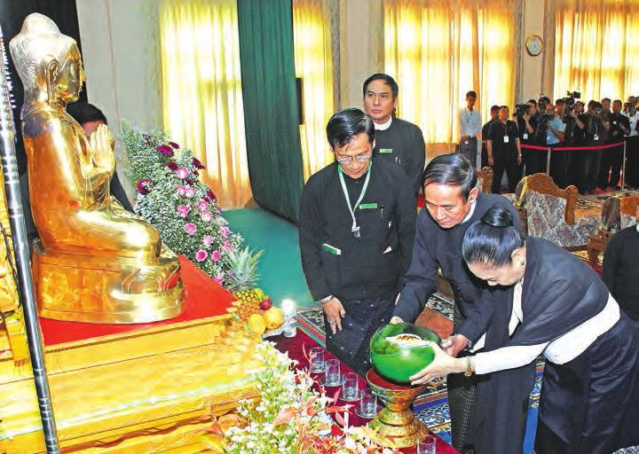 com Friday, 20 July 2018 President U Win Myint and First Lady Daw Cho Cho pay homage to the Buddha before donating soon (day meal) to the Members of the Sangha.