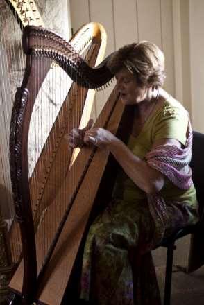TRADITIONAL HARP MUSIC (Breakfast, Lunch & Dinner Provided) 9:00am attunement This morning we have the unique opportunity with Terri