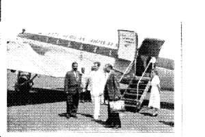 H.H. The Aga Khan, centre and dressed in white, disembarking from an East African Airways (EAA) aeroplane in Arusha, Tanganyika, in November 1957. Photo sent by Jackie and Karl Wigh from Australia.