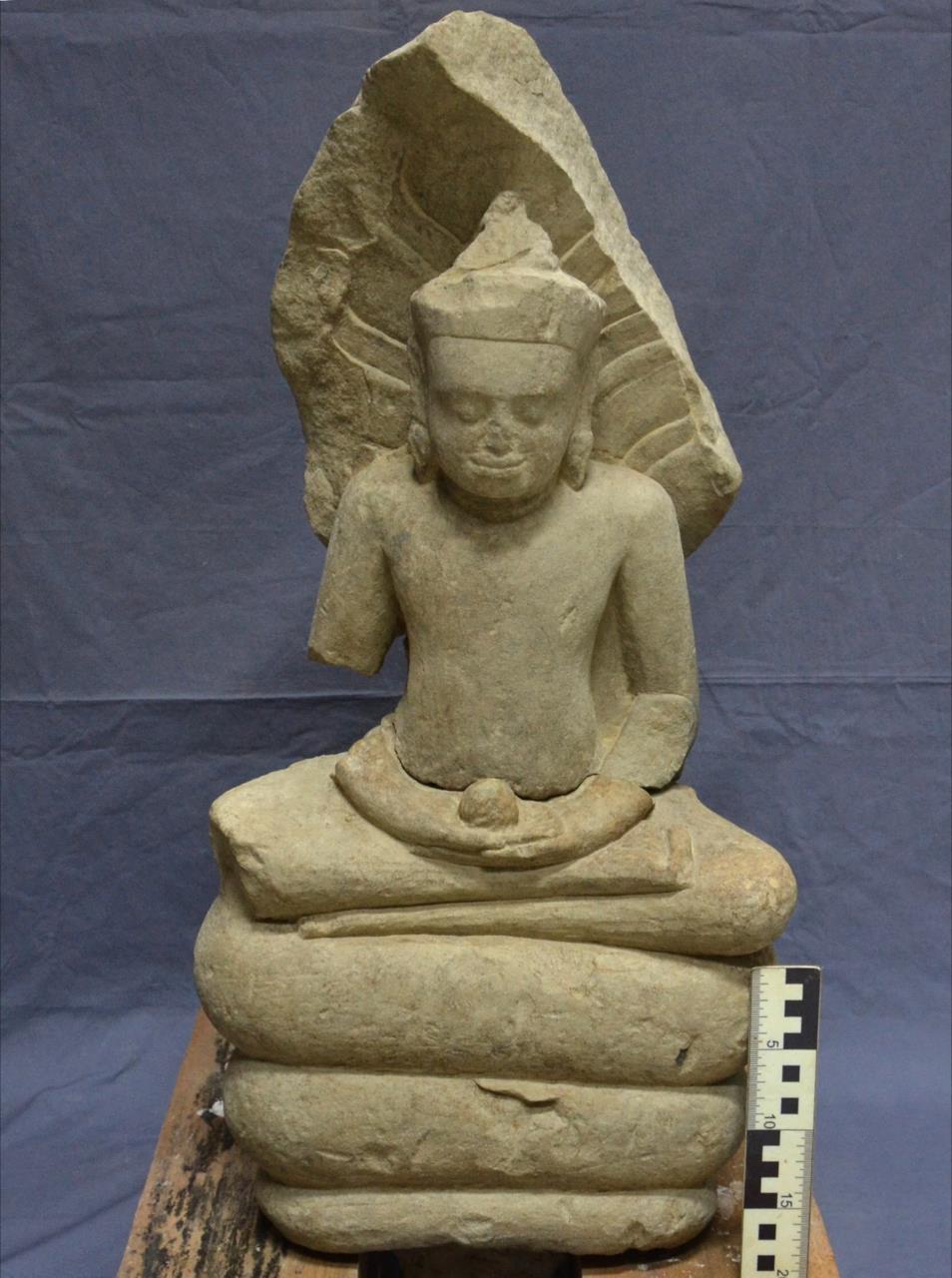 In Quest of Angkorian Medicine Buddha and Boddhisatva: New Archaeological Evidence historians, museum curators, and art lovers, adding a dose of romanticism to the actual scientific and