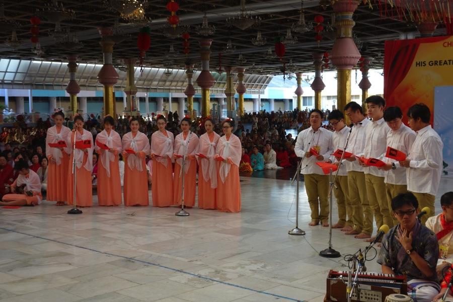 Chinese New Year Cultural Program Day 2 (6/2/2014) The programme commence at 1650hrs with the Malaysian Sai Youth Choir presenting 4 melodious songs.