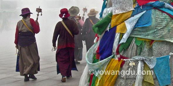 Actually, many of the footpaths in Tibetan communities are actually kora. Naturally enough, kor means circle in Tibetan.