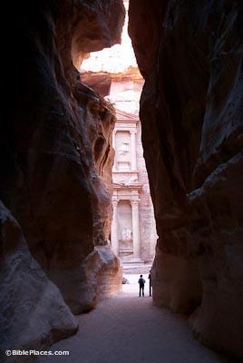 Petra s entrance: The Siq 650