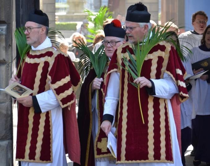 Sunday, 25 th March 2018: Palm Sunday the start of Holy Week 09:30 Family Eucharist in St Bartholomew the Less please note the special start time 11:00 Blessing of Palms, Procession & Solemn
