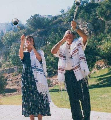 Richard Aaron and Faith Honorof, Hinnom Valley, 2003 God s first instructions on the trumpets given to the Aaronic priests was on the many biblical uses of the two Silver Trumpets (Ha-tzo-tzrot)