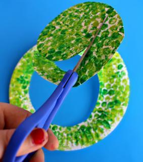 9 Craft Learning Activity: Paper Plate Snake (Grades K-4) Materials: paper plate for each child, scissors, green poster paint for finger painting Procedure: Pour a small amount of poster paint onto a