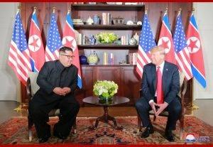 Chairman Kim Jong Un had a souvenir photo taken with President