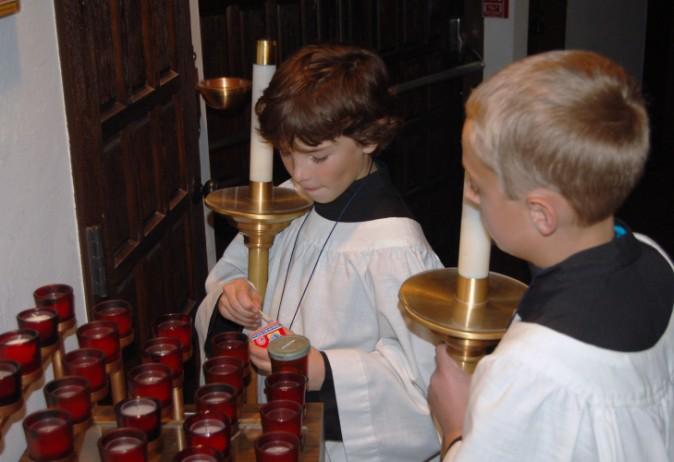TORCHBEARER FOR RITE II ROLE To be an acolyte, first of all, is an opportunity to be a servant to God. It is through service, prayer and attitude that an acolyte worships God.